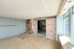 Mur en pierre naturelle, intérieur du local commercial à vendre à Honfleur