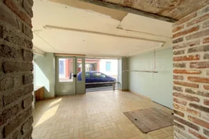 Pièce lumineuse du local à vendre à Honfleur, vue intérieure
