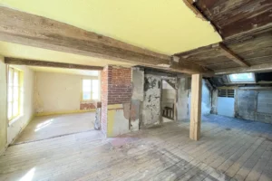 Vue du séjour lumineux, appartement à vendre à Honfleur