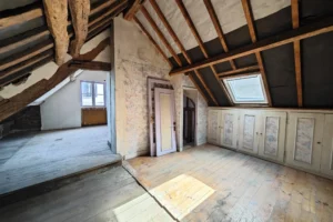 Combles à rénover dans appartement duplex à vendre à Honfleur