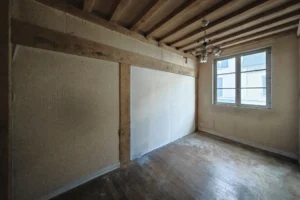 Charme des combles à aménager dans cette maison à rénover à Honfleur, Normandie