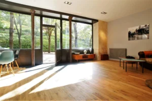 Local commercial lumineux à Paris 20ᵉ – vue sur rue arborée près de Père Lachaise et Gambetta