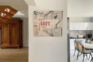 Vue intérieure sur palier avec escalier bois et circulation fluide entre les espaces, maison à vendre à Saint-Benoît-d’Hébertot.