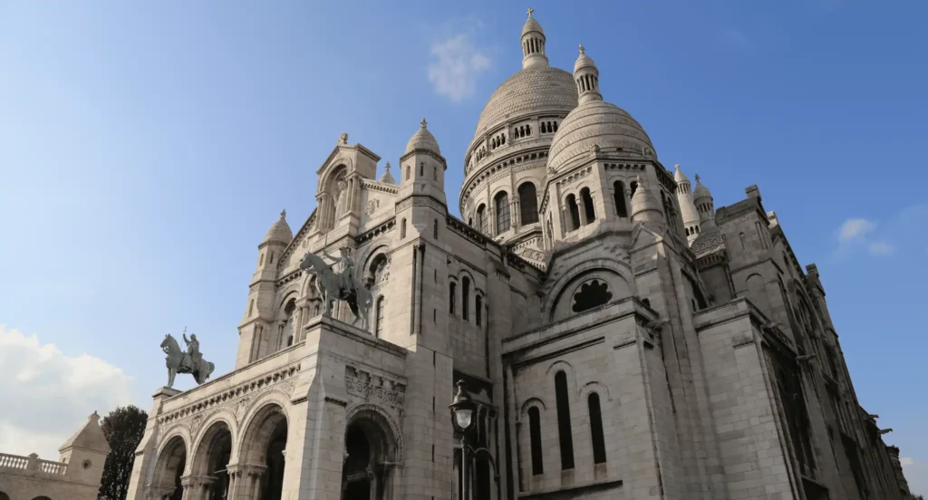 Basilique du Sacré-Cœur de Montmartre, monument emblématique du 18e arrondissement de Paris